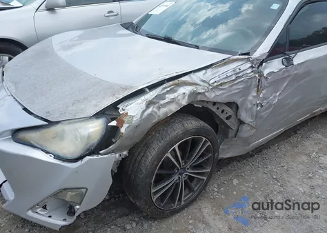 2013 Scion Fr-S z USA, uszkodzony, nr VIN JF1ZNAA15D1724472